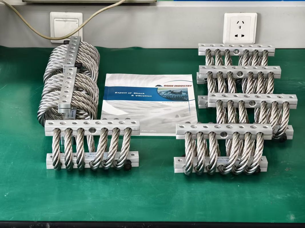 Voor de isolatie van trillingen van zware machines is de trillingsisolator JGX-0480D-18A een oplossing.