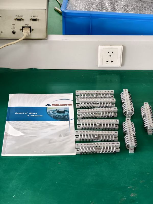 Voor de isolatie van trillingen van zware machines is de trillingsisolator JGX-0480D-18A een oplossing.