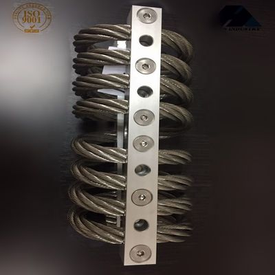 Isolatoren voor trillingsdempende draadtouwen met acht lussen